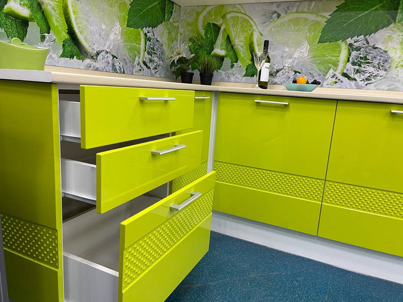 Кухня Люкс — длина 2,9 м ширина 2,1 м