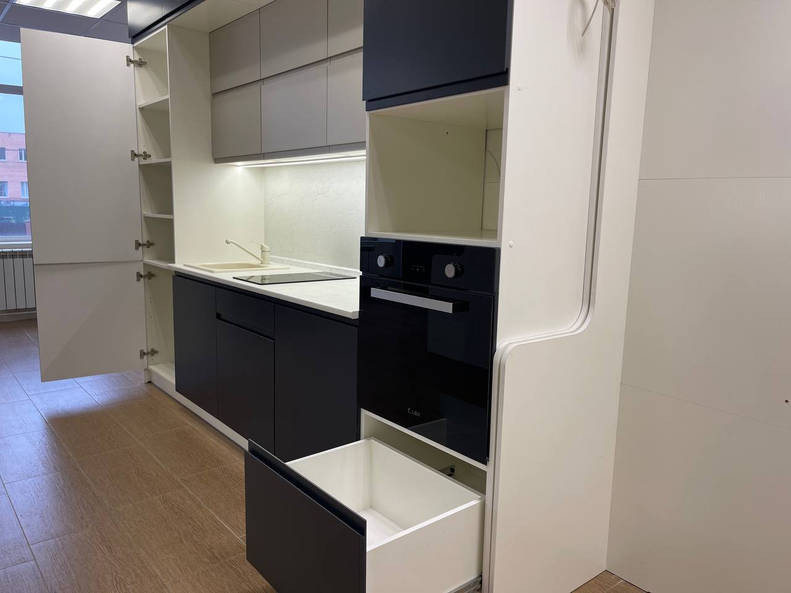 Кухня Маори — длина 2,8 м ширина 1 м