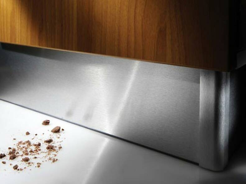 Цоколь пластиковый Н-100 мм. Цоколь пластиковый Н-100 мм.