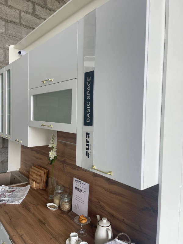 Кухня Моцарт - длина 2,42 м, ширина 2,22 м