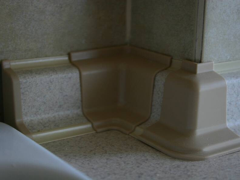 Комплект заглушек к плинтусу вставочному