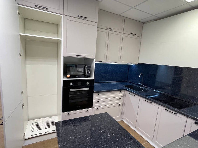 Кухня Тулиппа- М — длина 3,2 м ширина 2,4 м